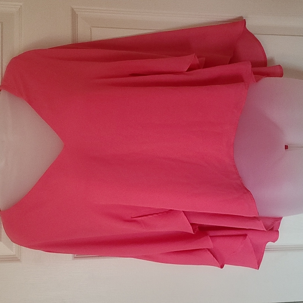 Cupcakes and Cashmere split sleeve  V-neck and V-back pink top size XS